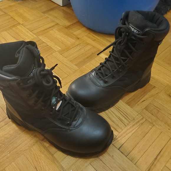 Boots - Picture 3 of 4